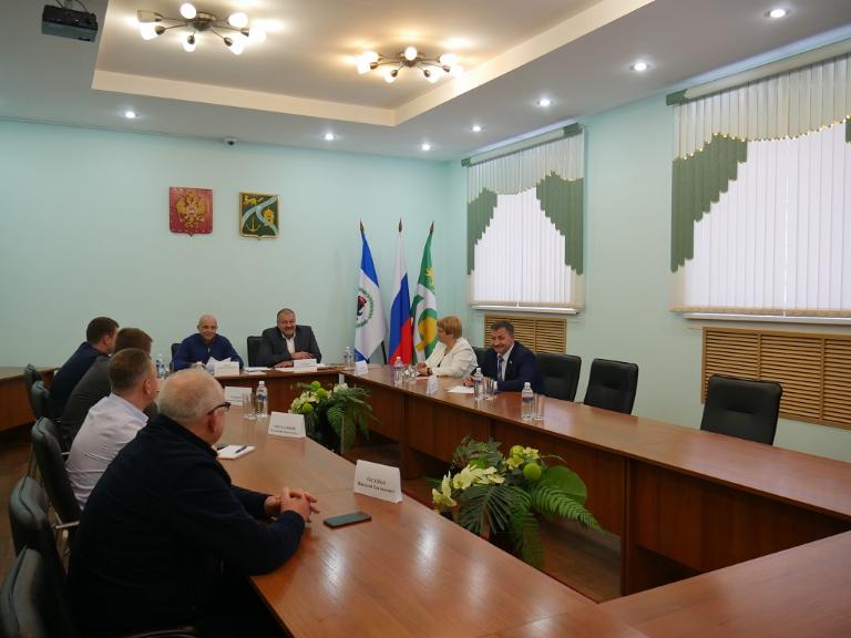 Что взамен разбитых дорог...